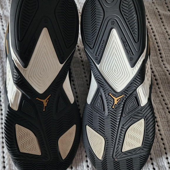 Jordan Heir Black and White/Metallic Gold Detail Men\'s Shoes main image 4
